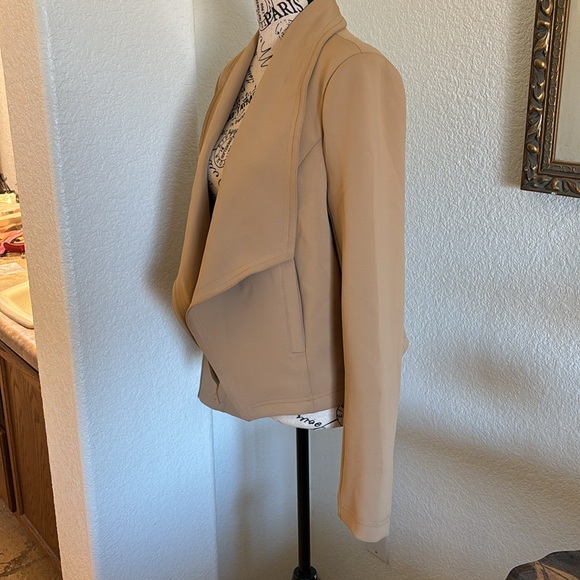 NWT LuLu's Wide Lapel Blazer - Picture 3 of 8
